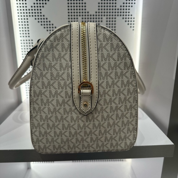 MICHAEL KORS TRAVEL MEDIUM DUFFEL SATCHEL / CROSSBODY BAG LIGHT CREAM MULTI - Picture 5 of 14